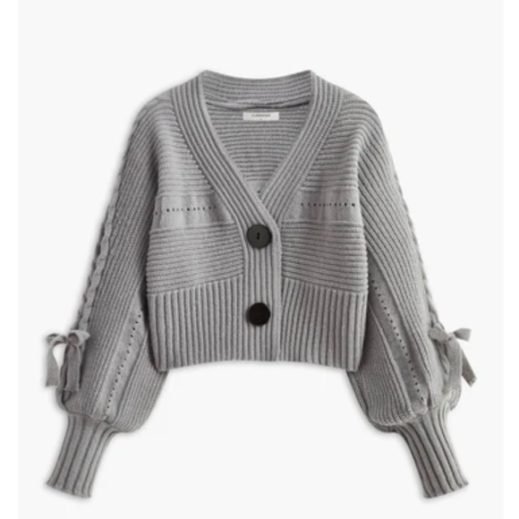 NEW WITH TAGS Cable Knit V-Neck Button Cardigan - Picture 1 of 4